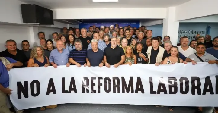 Sindicatos combativos lanzan plan de lucha contra la reforma laboral de Milei en todo el país