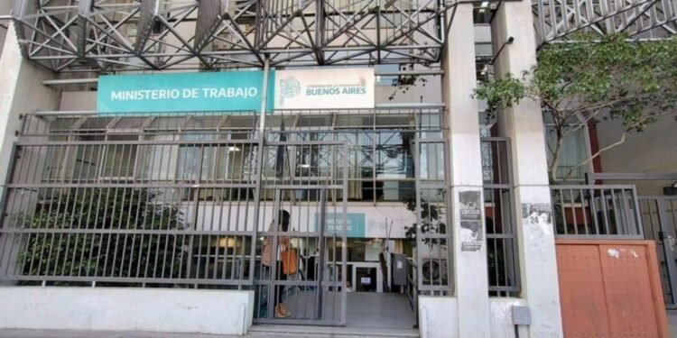 El gobierno de la Provincia de Buenos Aires convoca a paritarias para discutir aumentos salariales