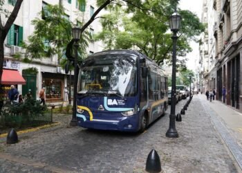 Los e-buses porteños amplían su recorrido y ahora conectan Retiro con los cruceros