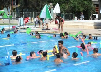 Escuelas Abiertas en Verano: Un refugio educativo para 220.000 chicos en la Provincia de Buenos Aires