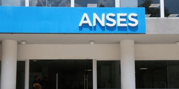 Ayuda Escolar 2026 de ANSES: cuándo se cobra y qué aumento habrá por hijo