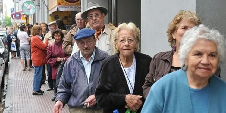 El Gobierno anunció un bono para jubilados: ¿cuánto recibirán en febrero 2026?