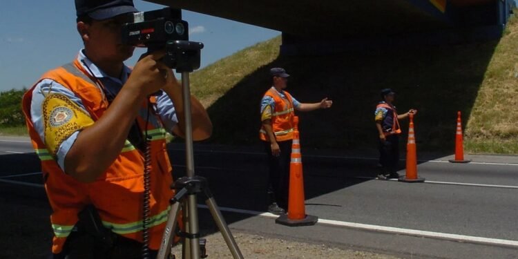Córdoba reduce multas de tránsito y alivia costos para turistas en plena temporada de verano