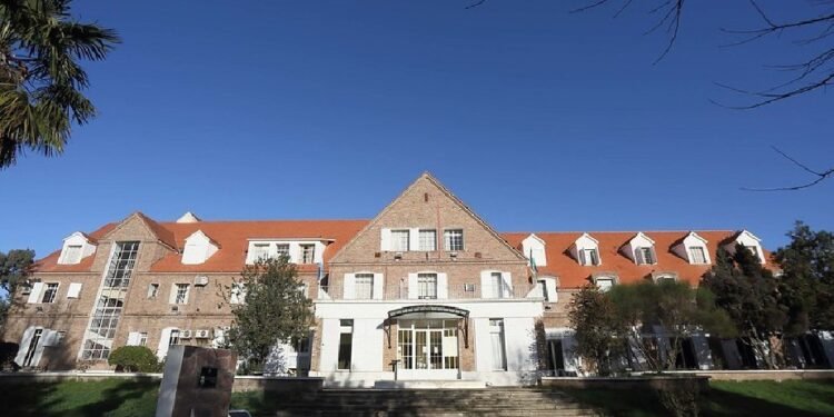 Crisis económica en Río Negro: Weretilneck aborda paritaria con UnTER sin inflación