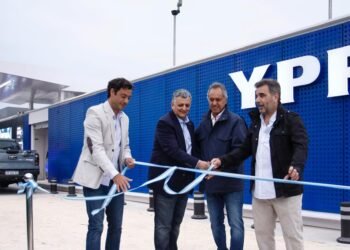 YPF lanzó su primera estación móvil en Pinamar para mejorar el servicio en verano