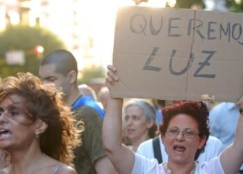 Bajó el calor pero más de 7 mil vecinos del AMBA siguen sin luz