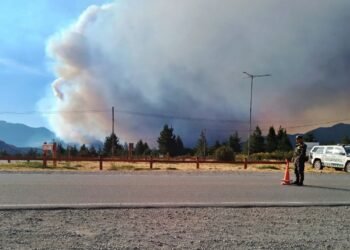 El fuego arrasa en Chubut y ya opera el gigante hidrante que lucha contra las llamas