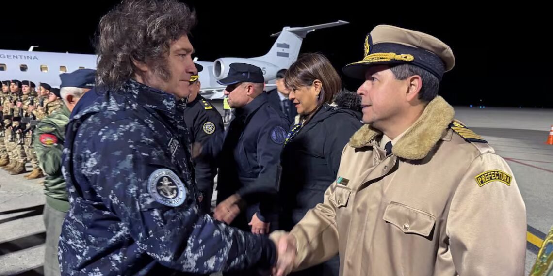 Misterioso aterrizaje de avión militar de EE.UU. en Ushuaia despierta suspicacias y preguntas