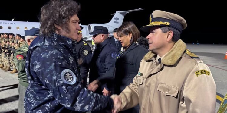 Misterioso aterrizaje de avión militar de EE.UU. en Ushuaia despierta suspicacias y preguntas