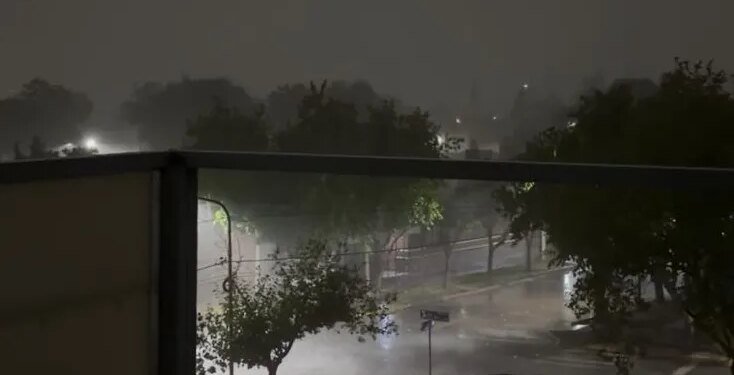 Feroz tormenta eléctrica sorprende a los mendocinos con granizo y fuertes vientos