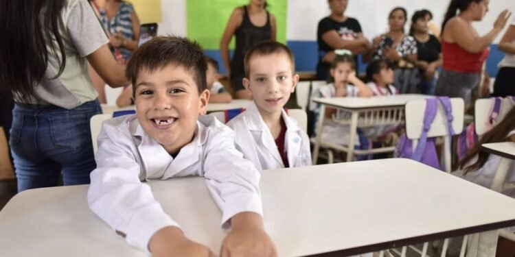 La Ayuda Escolar de ANSES 2026: ¿cuándo y cuánto se cobrará este año?