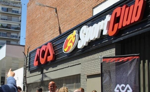 El ACA y SportClub abren un nuevo gimnasio en Flores para promover el bienestar saludable