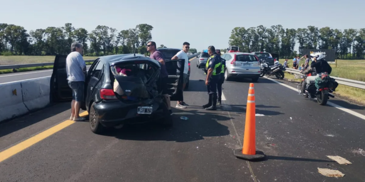 Violento choque en la Ruta 2: tres heridos y demoras hacia Mar del Plata