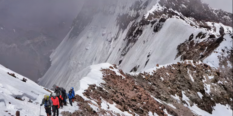 Murió un andinista francés en el Aconcagua tras perder el conocimiento durante la ascención