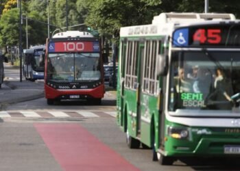 Choferes de colectivos firmaron acuerdo salarial y se evitan paros en el transporte urbano
