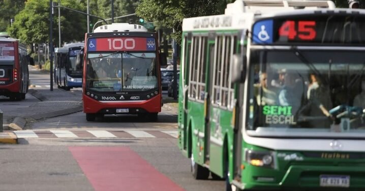 Choferes de colectivos firmaron acuerdo salarial y se evitan paros en el transporte urbano