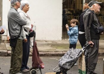 La revolución demográfica que redefine el futuro de la Argentina y asusta al sistema público
