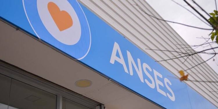 ¿Quiénes cobran en enero 2026 y cuánto recibirán si su DNI termina en 0?