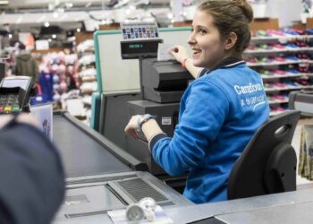 Nuevo aumento para empleados de comercio en enero 2026: ¿cómo quedarán los salarios?