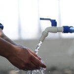 Ambientalistas cuestionan aumento del 40% en tarifas de ABSA por fallas en cloacas