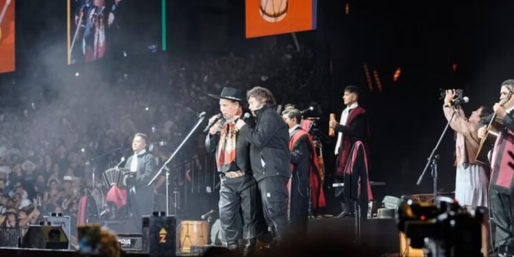 Jesús María: Javier Milei emocionó al cantar "Amor Salvaje" junto al Chaqueño y agradecer a Córdoba
