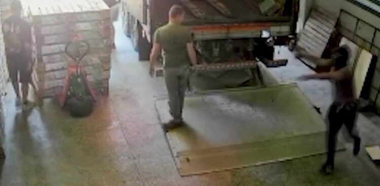 Ex policía abatió a ladrón en intento de asalto a depósito avícola en Villa Soldati