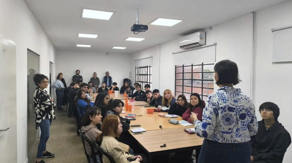 Inscriben a jóvenes en el programa Tu Empleo: 500 becas para insertarse laboralmente