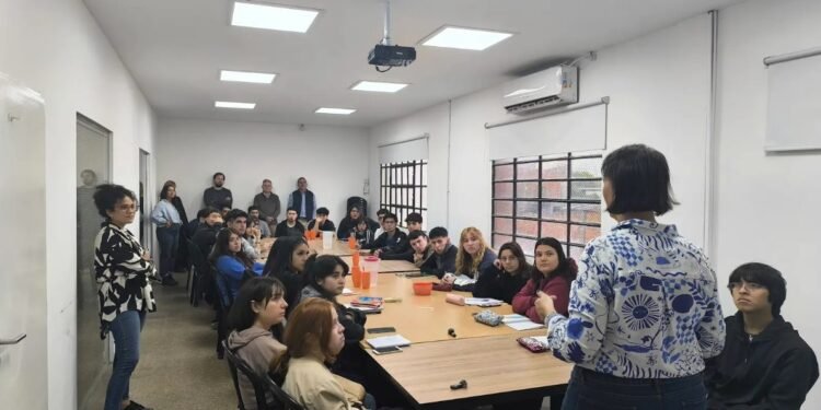 Inscriben a jóvenes en el programa Tu Empleo: 500 becas para insertarse laboralmente