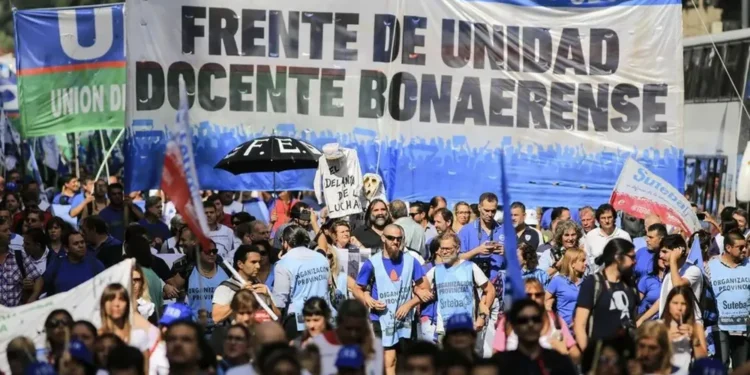 Tensión en Buenos Aires: gremios estatales y docentes exigen urgente reapertura de paritarias