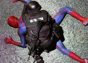 Detuvieron a un “hombre araña” al intentar escalar una casa en Nueva Pompeya