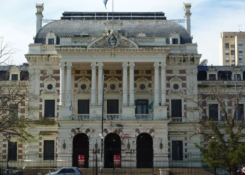 La Provincia de Buenos Aires enfrenta un creciente déficit y deuda en crisis fiscal