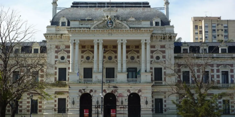 La Provincia de Buenos Aires enfrenta un creciente déficit y deuda en crisis fiscal