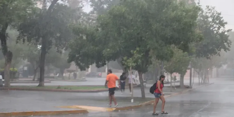 Alerta amarilla en San Juan: intensas lluvias y tormentas azotan la zona centro