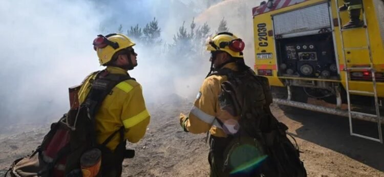 El gobernador Torres confirmó que el incendio en Puerto Patriada está contenido al 85%