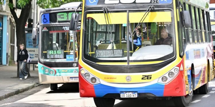 La Provincia activa un régimen de compensaciones para garantizar el transporte en La Plata y el AMBA