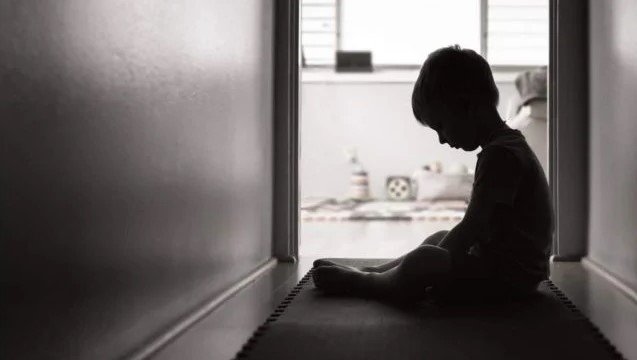 Aumentó la depresión en chicos: pediatras piden más acompañamiento y menos pantallas