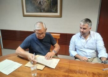 Serrudo vuelve al frente de paritarias y firma acuerdo con el municipio tras su jubilación