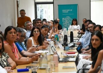 Provincia de Buenos Aires acuerda paritaria con docentes y estatales evitando conflictos al inicio del año