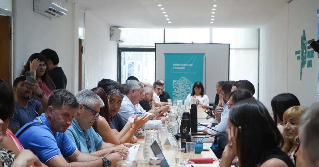 Gremios estatales dijeron no a la oferta del 1,5% y exigen un ajuste por 2025