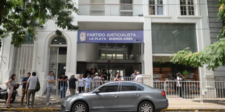 Apareció el padrón del PJ bonaerense y La Plata se acerca a los 52 mil votantes para la interna