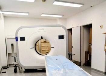 Los perros del Hospital de Niños en La Plata alivian y conectan con los chicos