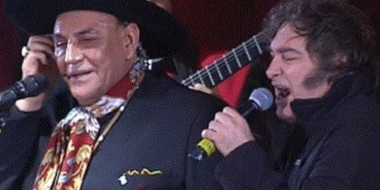 Milei sorprendió al cantar con el Chaqueño en Jesús María y agradeció a Córdoba por su apoyo