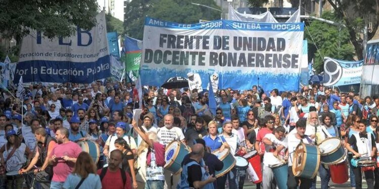 Gremios docentes y estatales en alerta: paro y demandas salariales para el inicio de clases