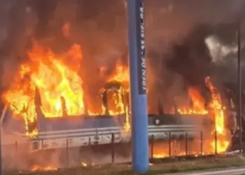 Incendio en el Tren de las Sierras: más de 120 pasajeros evacuados en Córdoba