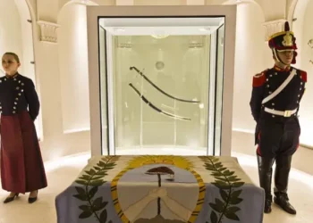 Renunció la directora del Museo Histórico Nacional por el traslado del sable de San Martín