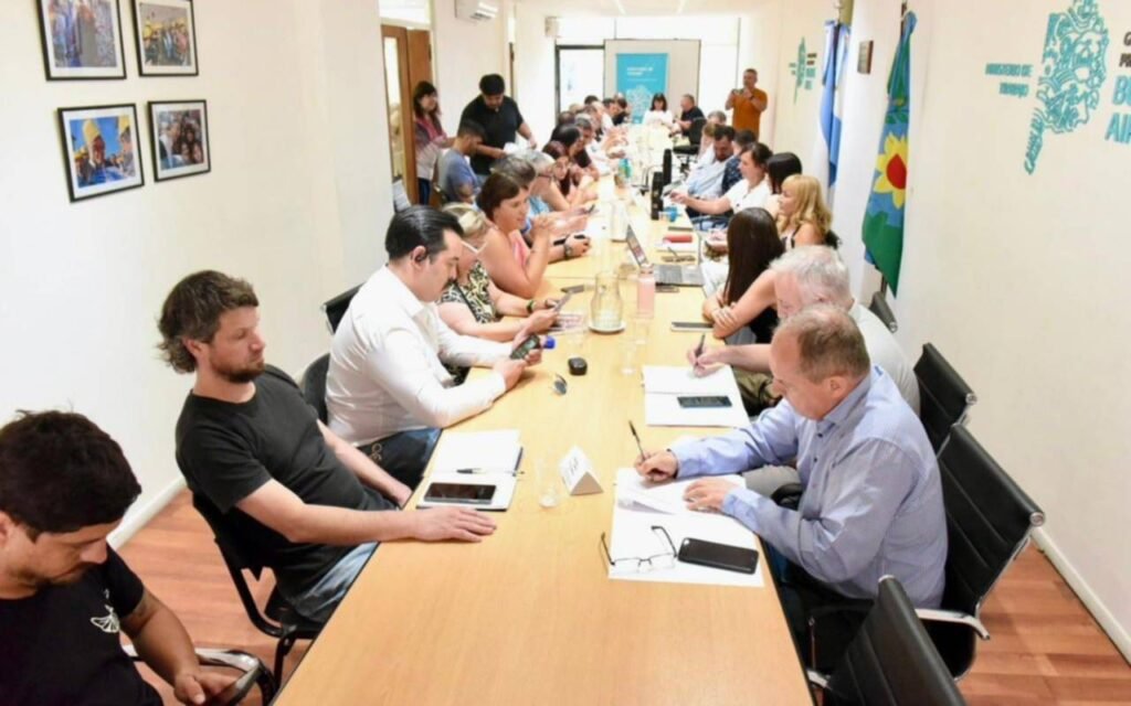 Aumento salarial a docentes y estatales en Provincia de Buenos Aires: sindicatos lo rechazan