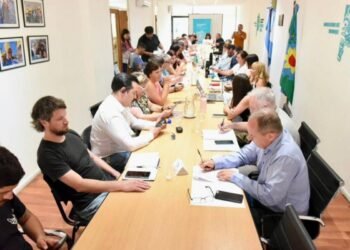 Aumento salarial a docentes y estatales en Provincia de Buenos Aires: sindicatos lo rechazan