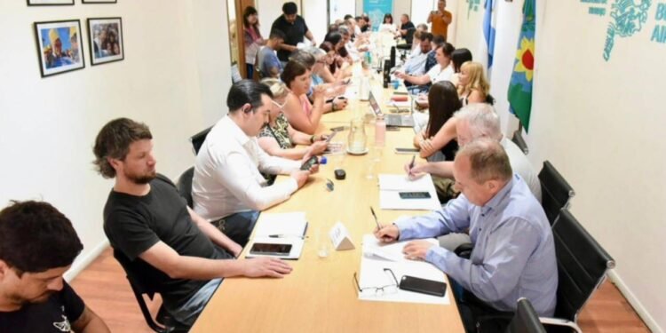 Aumento salarial a docentes y estatales en Provincia de Buenos Aires: sindicatos lo rechazan