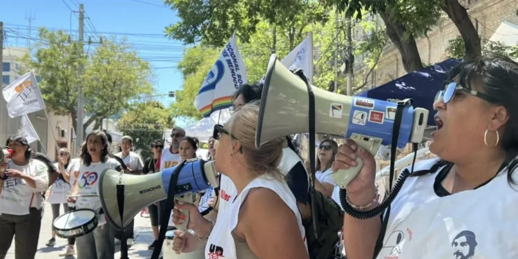 Paritaria docente en Río Negro: el Gobierno propone aumento y el gremio lo rechaza contundentemente