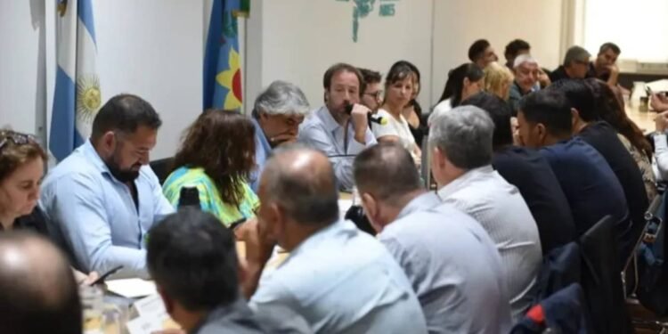 Paritarias en crisis: Kicillof ofrece aumento a docentes y la negociación se complica